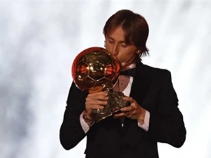 Vượt Ronaldo và Griezmann, Modric giật giải Quả bóng Vàng 2018