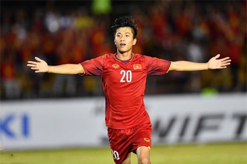 Mẹ Phan Văn Đức tiết lộ mức lương “không tin nổi” của con trai