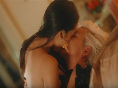 Gây sốc bằng những MV ngập cảnh nóng, ca sĩ trẻ muốn nhạc Việt thụt lùi tới đâu?