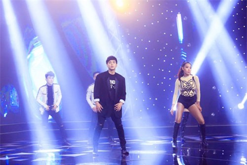 Hồ Quang Hiếu đốn tim fan với loạt hit quen thuộc tại Âm nhạc & Bước nhảy