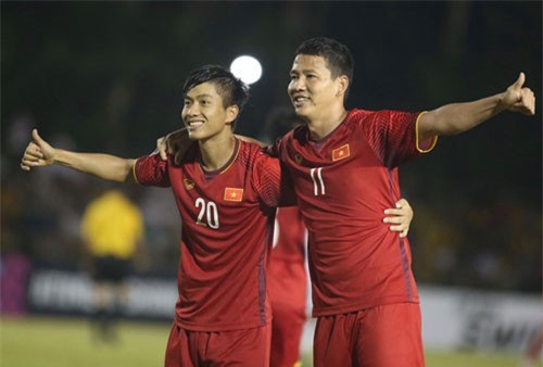 2 tiền đạo ĐT Việt Nam bất ngờ được CLB Thái Lan theo đuổi