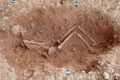 Clip: Phát hiện hài cốt mẹ ôm chặt con trong ngôi mộ cổ 1.500 năm tuổi