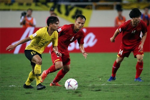 Vé bán kết lượt về 'sốt' đỉnh điểm, tuyển thủ Việt Nam lại đau đầu