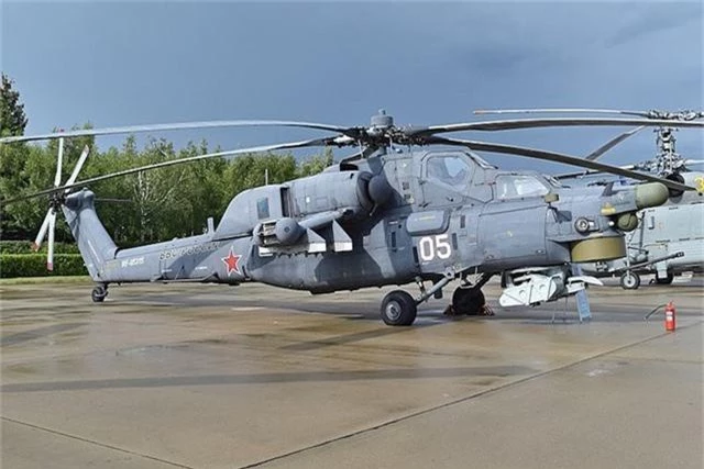 Mi-28N Havoc được coi là phiên bản có thể hoạt động về đêm của Mi28. Trực thăng Havoc có thể mang tên lửa chống tăng có thể xuyên qua lớp giáp 1m. Ngoài ra, nó còn được trang bị tên lửa không dẫn đường 80mm, súng máy 23mm, 12,7mm hoặc 7,62mm, bom và một số hệ thống hỏa lực khác. (Ảnh: Wikipedia)