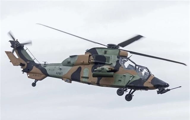 Eurocopter Tiger là sản phẩm trực thăng chiến đấu phát triển bởi Đức và Pháp. Trực thăng này có khả năng giảm thiểu tín hiệu radar, âm thanh phát ra nhằm tránh bị đối phương dò ra và tấn công. Ngoài ra, Tiger cũng có lớp giáp mạnh mẽ. Cùng với đó, nó được trang bị tên lửa không đối không, tên lửa chống tăng và hệ thống chống tên lửa đối phương. (Ảnh: Wikipedia)