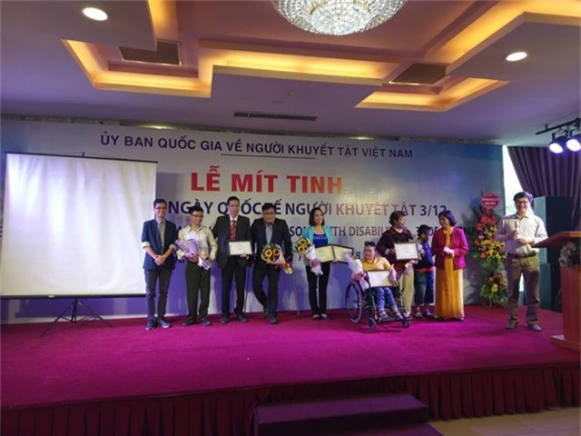 Các đại biểu tham luận về các hoạt động của chính phủ, tổ chức Việt Nam nhằm bảo vệ quyền, trao cơ hội việc làm, hỗ trợ 8 triệu người khuyết tật trên khắp đất nước trong nỗ lực hòa nhập với xã hội.