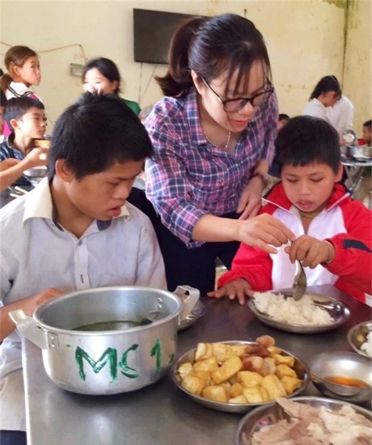 Có trẻ 14 tuổi mới học kỹ năng cầm bút, có trẻ đến trung tâm chưa biết đánh răng như thế nào…