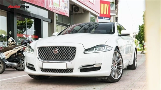 Kén khách, Jaguar XJL hạ giá hơn 1 tỷ đồng chỉ sau 20.000km để tìm chủ mới - Ảnh 1.