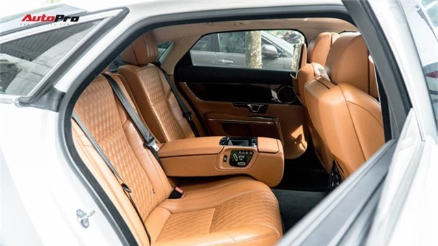 Kén khách, Jaguar XJL hạ giá hơn 1 tỷ đồng chỉ sau 20.000km để tìm chủ mới - Ảnh 12.