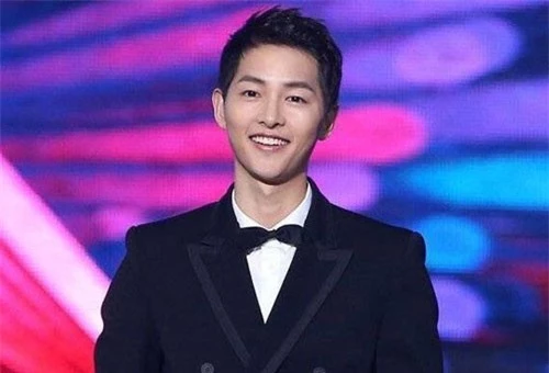 Song Joong Ki tại MAMA 2017 (Ảnh: Koreaboo)