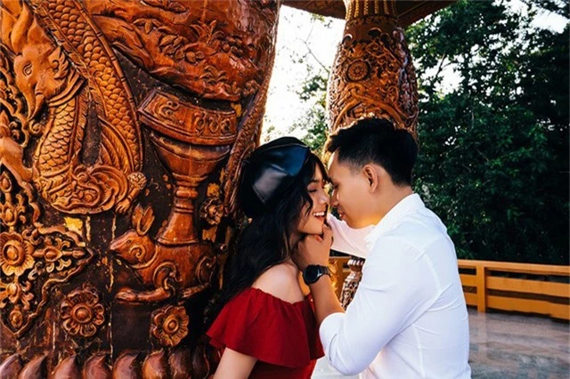 Dương Thu Giang đã kết hôn ngày 26/11 vừa qua. Ngay sau đó, cô chia sẻ ảnh cưới lãng mạn được chụp ở Thái Lan.