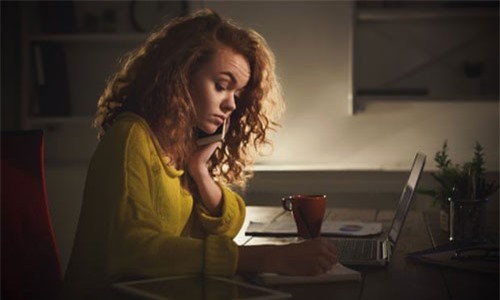 Làm sao để đồng nghiệp nam tôn trọng việc tôi là bà mẹ một con?