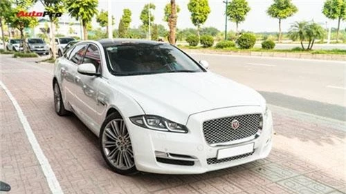 Kén khách, Jaguar XJL hạ giá hơn 1 tỷ đồng chỉ sau 20.000km để tìm chủ mới. Chủ nhân hiện tại của chiếc Jaguar XJL 2017 có odo khoảng 20.000 km chia sẻ: 