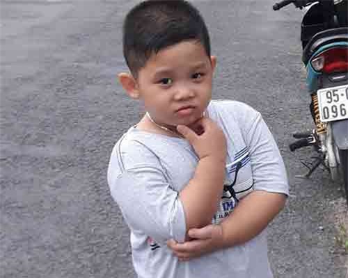 'Thần đồng Bolero' Bùi Quốc Huy biết hát khi chỉ mới 2 tuổi