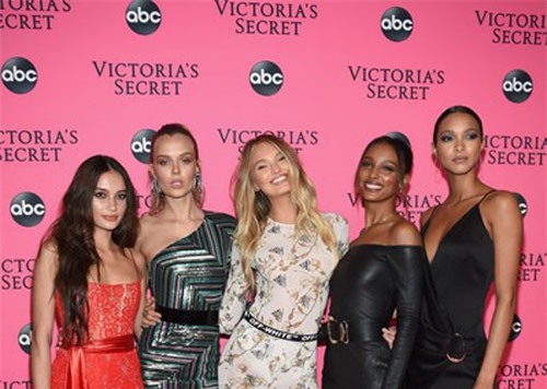 Dàn siêu mẫu áo tắm đọ dáng chuẩn