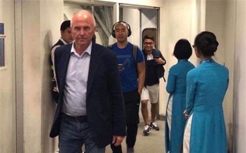 ĐT Philippines mất gần... 20 giờ bay để tới Việt Nam