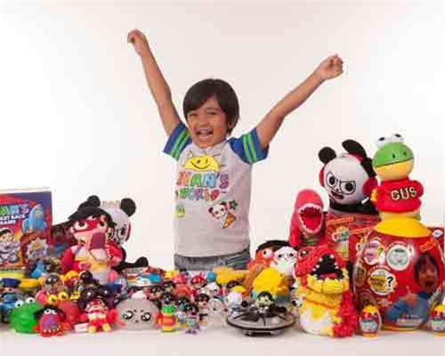 Cậu bé 7 tuổi kiếm 22 triệu USD mỗi năm nhờ đam mê đồ chơi