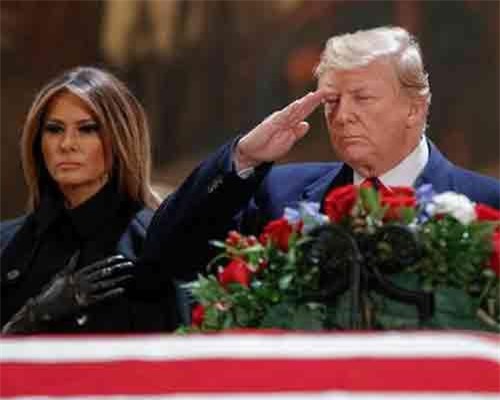 Vì sao cựu Tổng thống Bush 'cha' muốn ông Trump dự tang lễ?