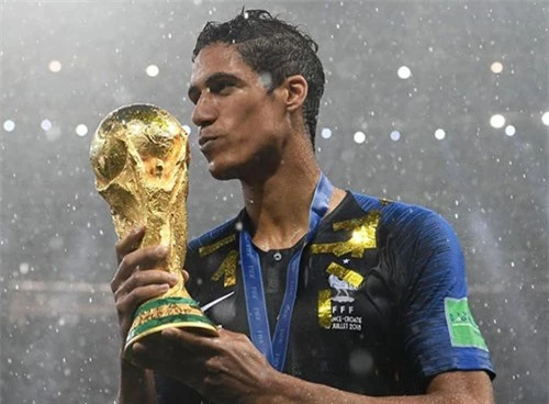 Varane giành nhiều danh hiệu hơn Modric trong năm 2018