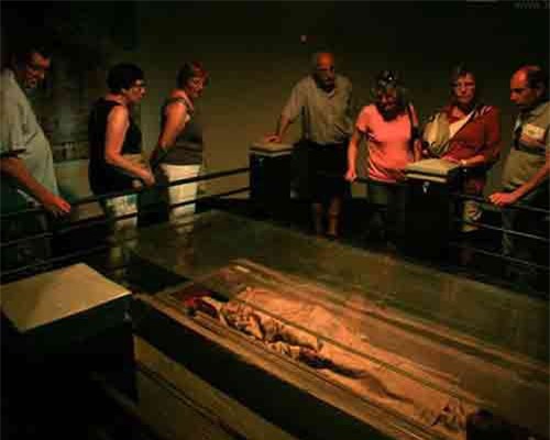 Sự thật rùng mình về chất ướp xác quý tộc trong sưa đỏ