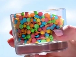 Clip: Cách làm kem bi cầu vồng, kem chuối đang gây 'bão' trong giới trẻ