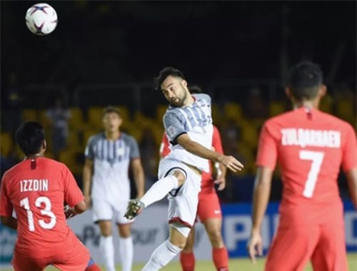 HLV Eriksson tái mặt vì mất trụ cột trước trận Việt Nam