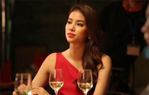 Giữa tin đồn sang Mỹ sinh con, ekip của Phạm Hương bất ngờ tung ảnh cô nàng xinh đẹp rạng rỡ