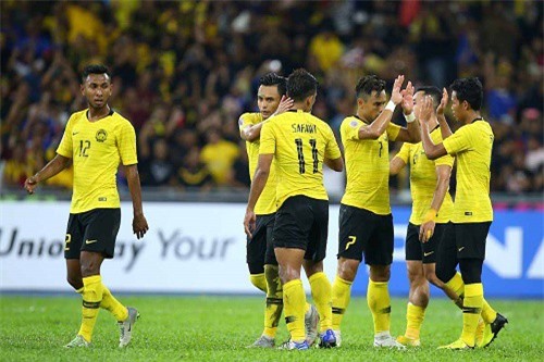 Adisak đá hỏng phạt đền, Thái Lan trở thành ‘cựu vương’ AFF Cup