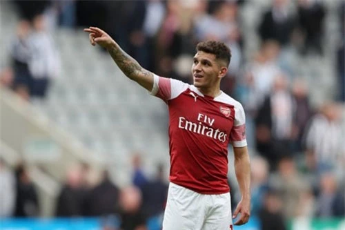 Tiền vệ trung tâm: Lucas Torreira (Arsenal).