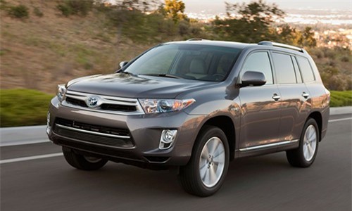 Hàng loạt xe Toyota Highlander gặp sự cố hy hữu
