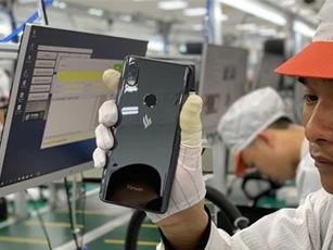 Lộ diện smartphone đầu tiên của Vingroup