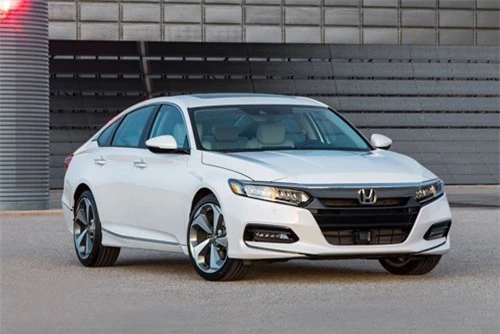 7. Honda Accord (doanh số: 23.367 chiếc).