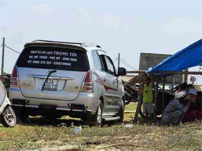 Chủ tịch tỉnh đối thoại, người dân thả xe dự án sau 24 ngày 'giam giữ'