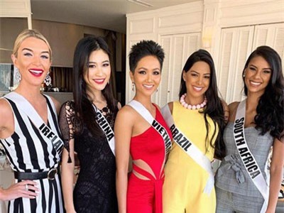 H’Hen Niê nổi bật tại Hoa hậu Hoàn vũ; U40 Thu Minh 'chặt đẹp' đàn em trên thảm đỏ