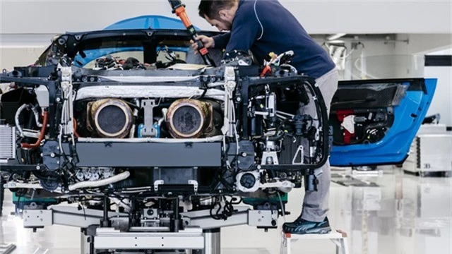 Cùng Shmee150 khám phá nhà máy sản xuất siêu xe Bugatti Chiron - Ảnh 8.