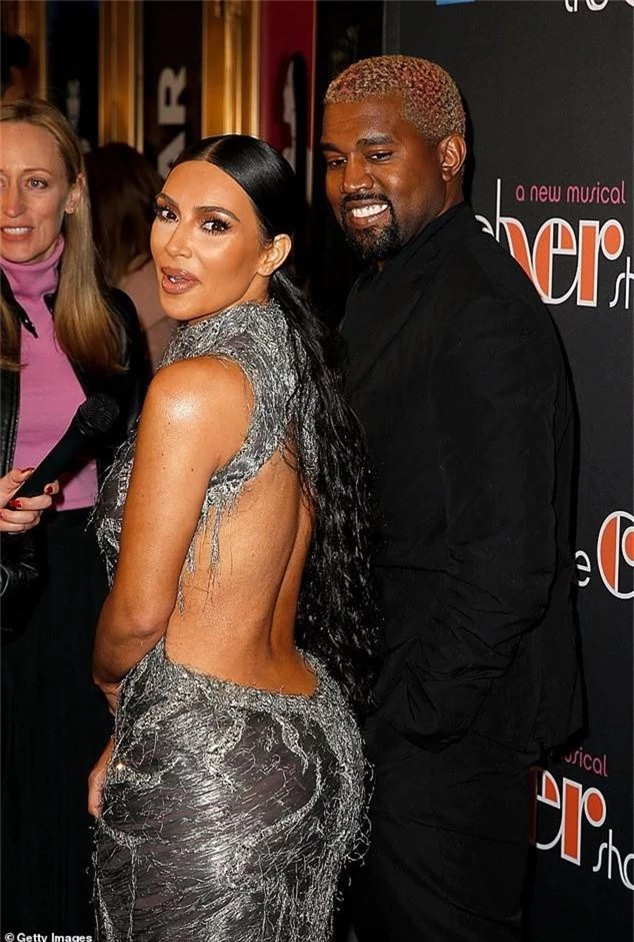  Kim Kardashian và Kanye West sánh đôi đi xem nhạc kịch tại New York ngày 3/12 vừa qua 