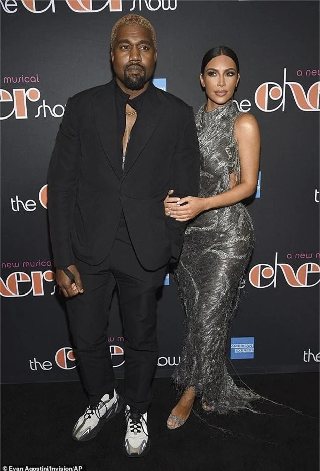  Đây là sự kiện hiếm hoi mà Kim Kardashian cùng chồng Kanye West góp mặt 