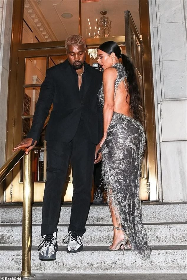  Đã có nhiều tin đồn rằng hôn nhân của Kim Kardashian và Kanye West đang rạn nứt 