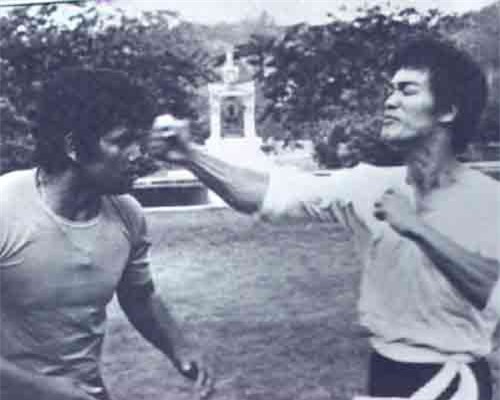 Những truyền thuyết tưởng như điên rồ nhưng lại có thật trong võ thuật