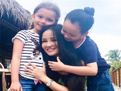 Hồng Nhung lần đầu trải lòng về những tháng ngày làm mẹ đơn thân