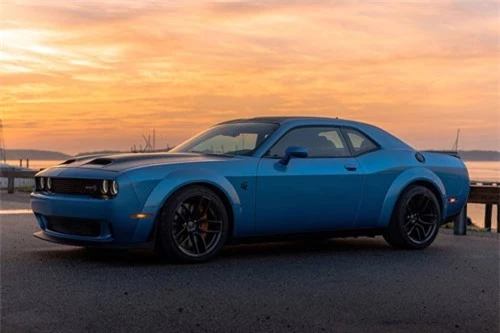 2. Dodge Challenger Hellcat Red Eye 2019 (giá khởi điểm: 71.350 USD, thời gian tăng tốc từ 0-96 km/h: 3,4 giây).