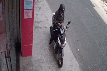 Clip: Tên cướp ‘nếm quả đắng’ vì giật đồ của Ninja Vision