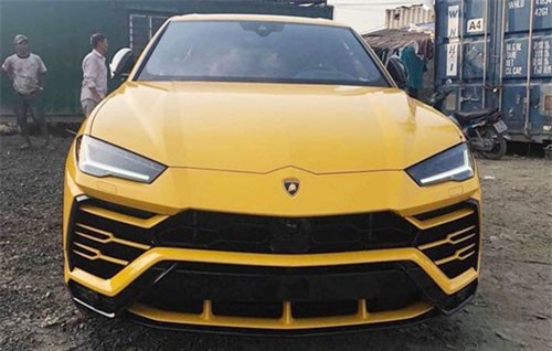 Khui công Lamborghini Urus thứ 3 về Việt Nam với màu ngoại thất đặc trưng
