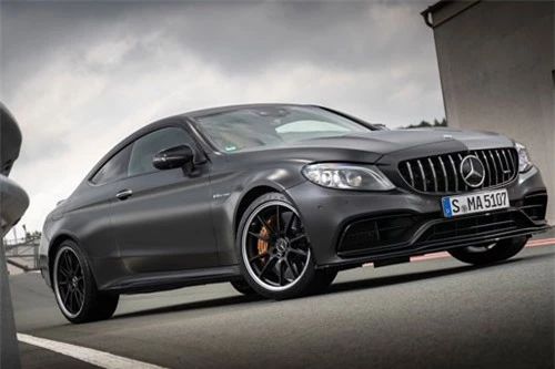 =6. Mercedes-AMG C63 S 2019 (giá khởi điểm: 76.450 USD, thời gian tăng tốc từ 0-96 km/h: 3,9 giây).