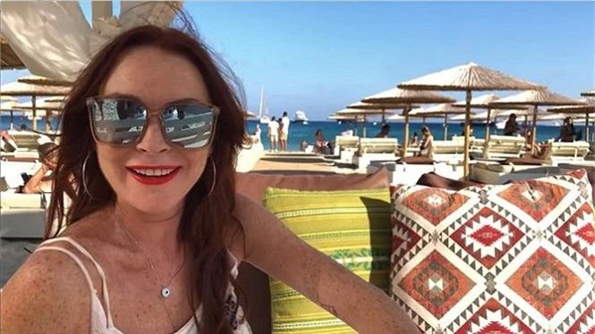 'Cô nàng lắm chiêu' Lindsay Lohan tái xuất gợi tình - ảnh 6