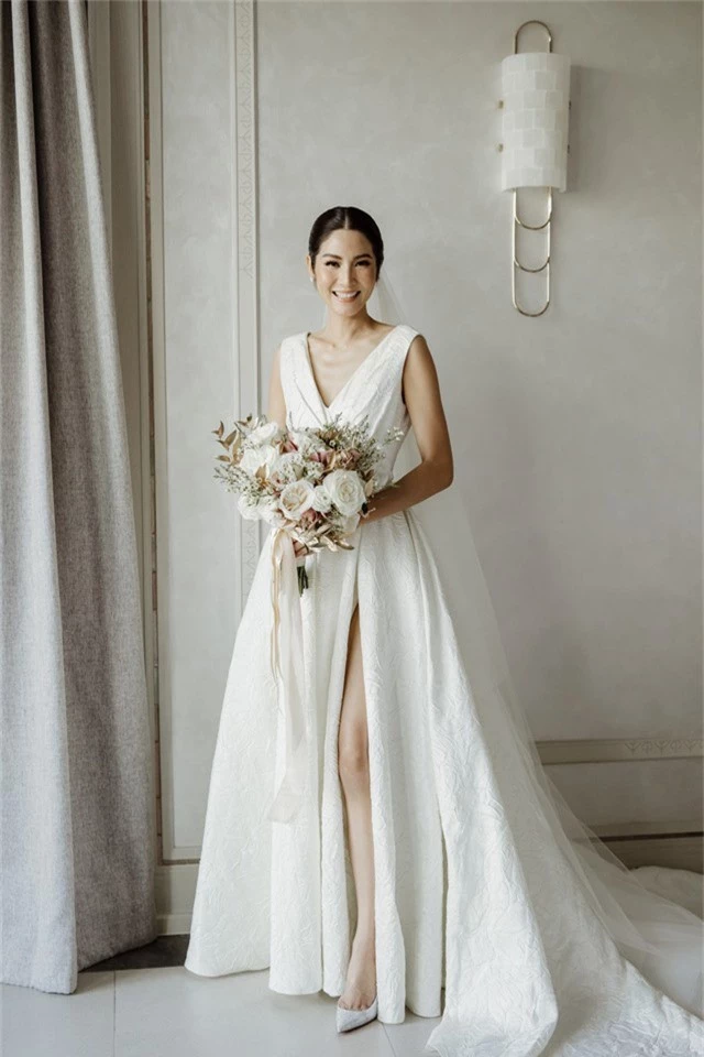  Cô dâu xinh đẹp diện váy cưới sang trọng và tinh tế trong ngày trọng đại của mình 