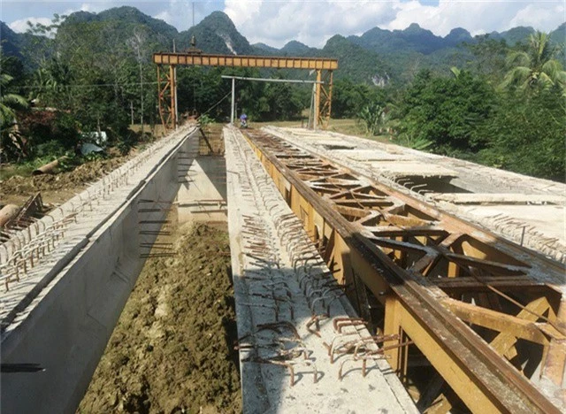 Cây cầu bắc qua sông Mã, được UBND tỉnh Thanh Hóa phê duyệt đầu tư từ năm 2010.