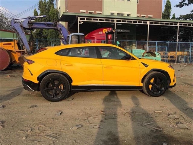 Khui công Lamborghini Urus thứ 3 về Việt Nam với màu ngoại thất đặc trưng - Ảnh 2.