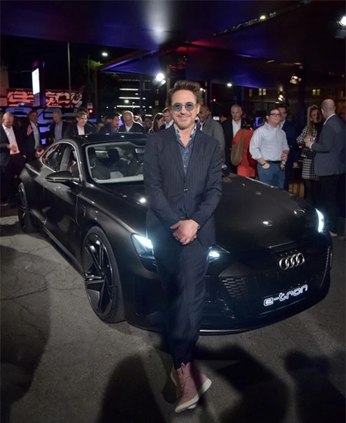 Tài tử Robert Downey Jr. trong buổi ra mắt Audi e-tron GT Concept.