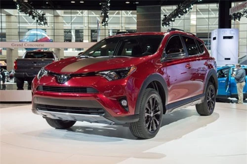 1. Toyota RAV4 (doanh số: 35.350 chiếc).